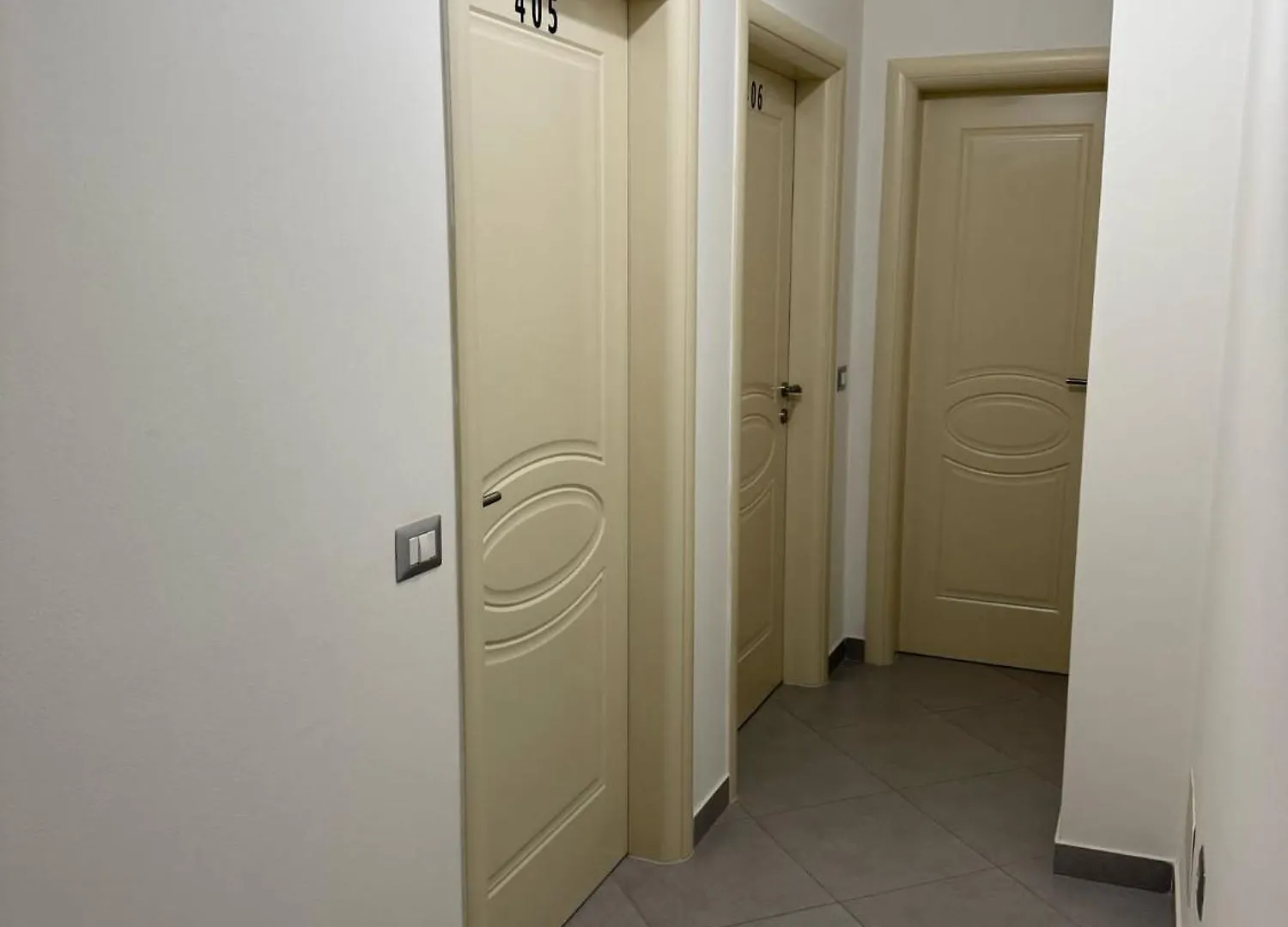 Namelijan'S Hotel Spille Albania
