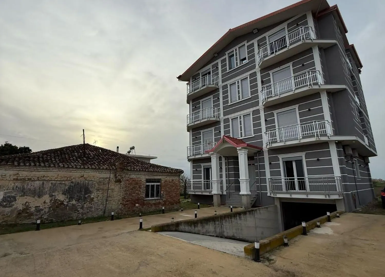 Namelijan'S Hotel Spille
