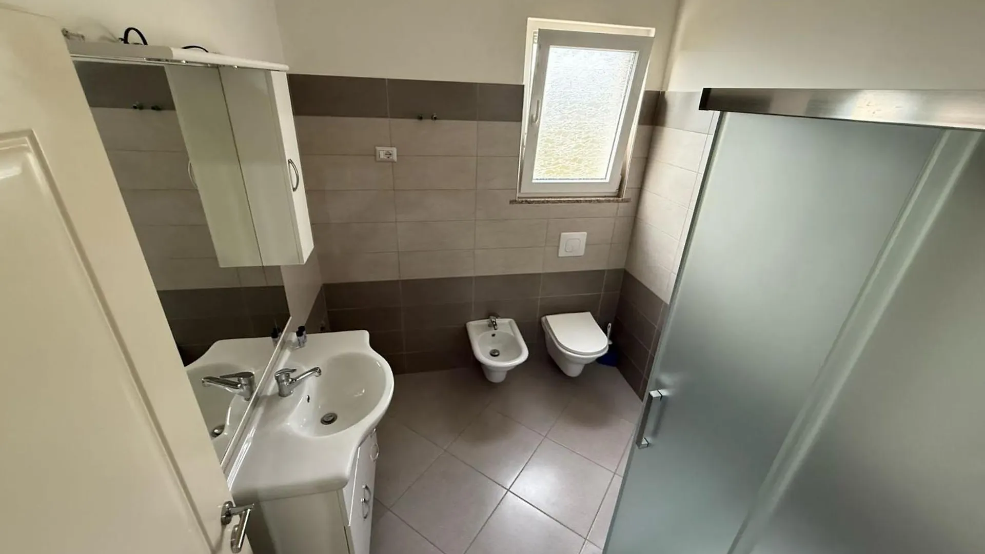 Namelijan'S Hotel Spille 0*,  Albania